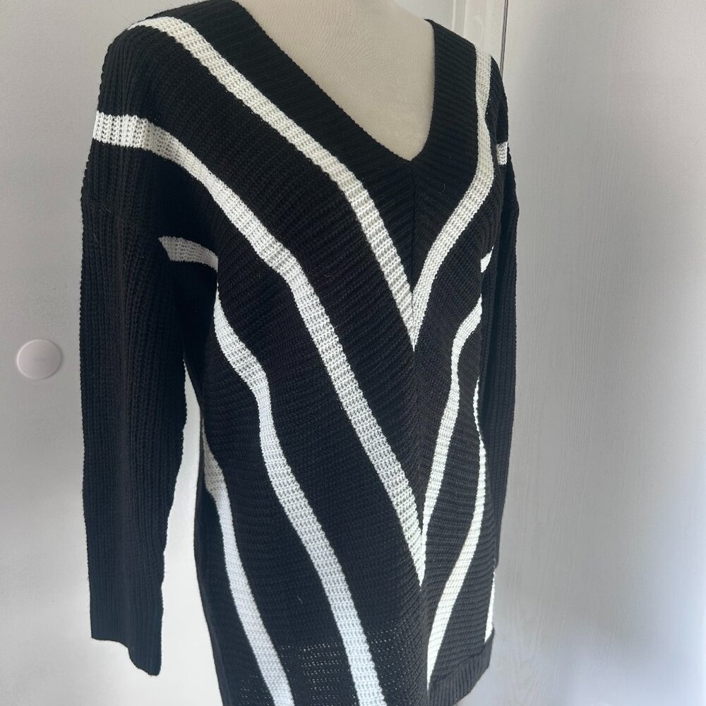 Venus Black&White Striped Sweater - Picture 2 of 4